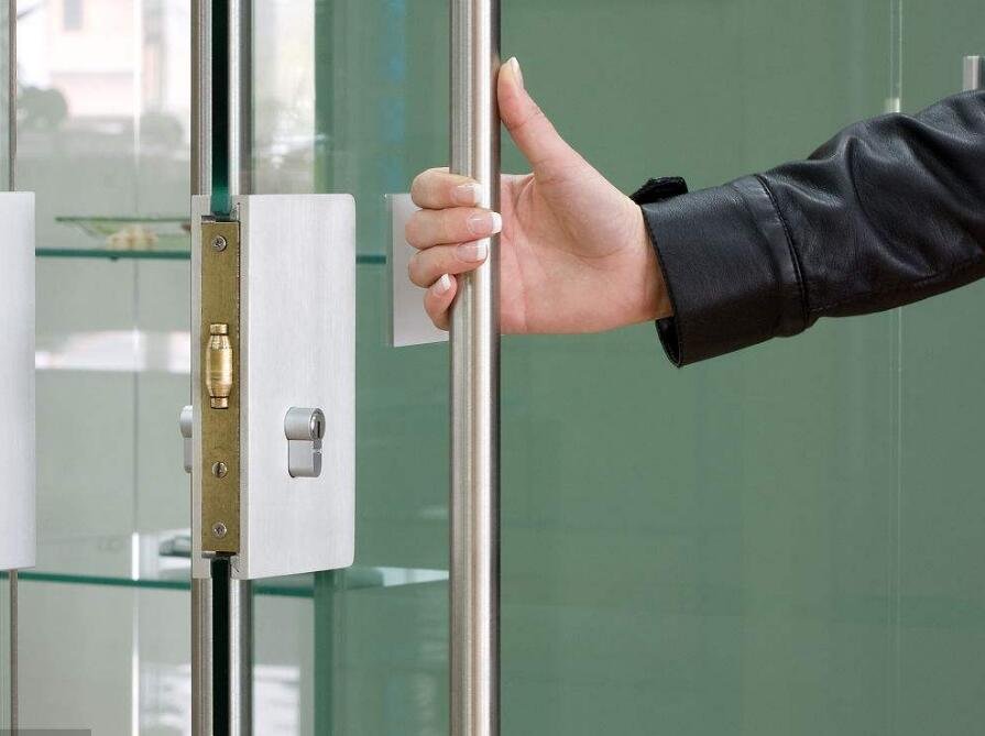 open the door 翻译成汉语怎么读