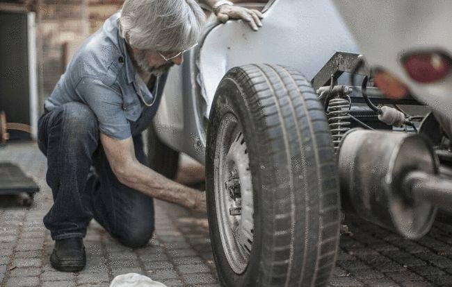 银川男子给轮胎充气发生爆炸，当事人的状况如何