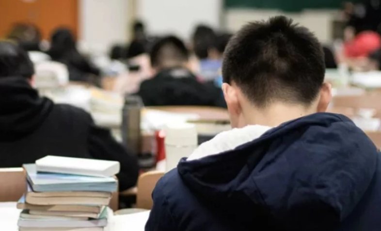 辽宁34岁研究生猝死，家属称被学校威胁，这是怎么回事？