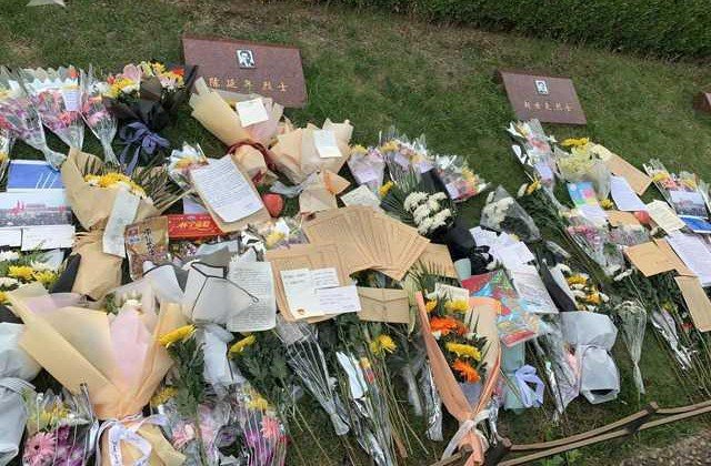 上海延乔墓涌现数百份追思者来信，都写了些什么