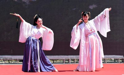 杭州西湖国风节演员掉下舞台，现场到底发生了什么？