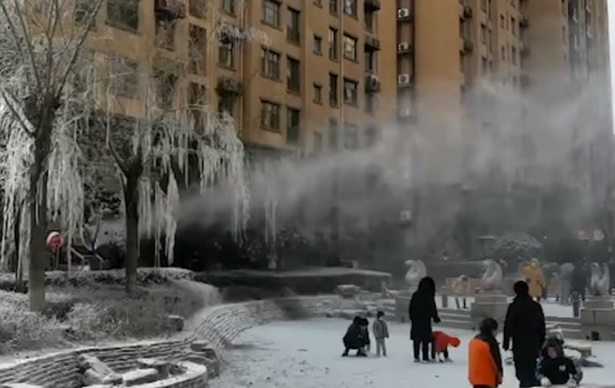 山西一小区为业主自购造雪机的目的是什么？
