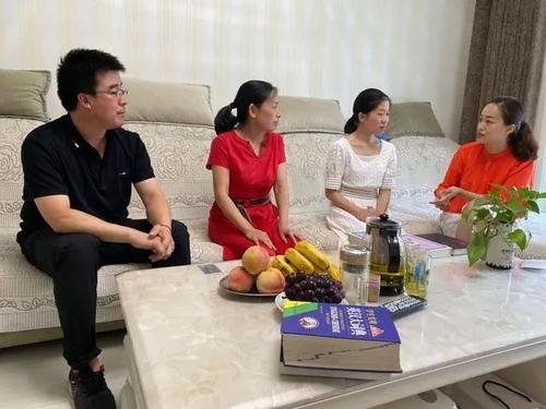 广东两名高考学霸各被奖一套房具体是怎么回事？