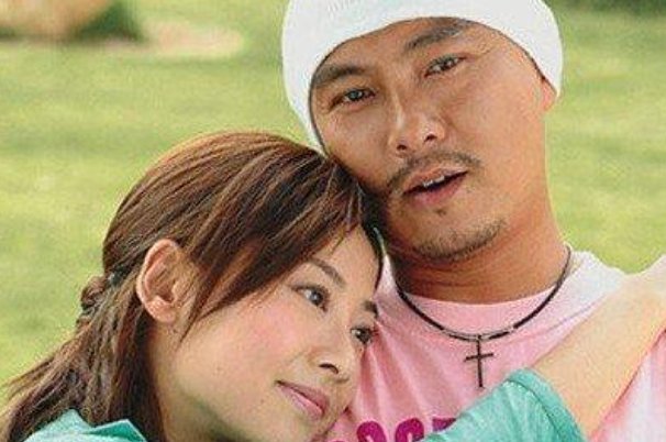 为照顾年迈母亲，张卫健停工2年，跟老婆分开515天，惹出了哪些绯闻？