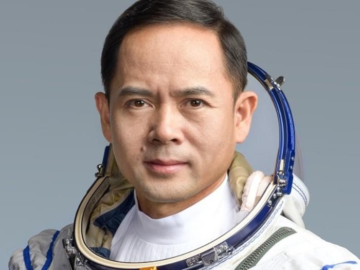 神舟15号三位宇航员名字年龄