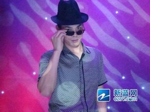 何军荣的人物简介