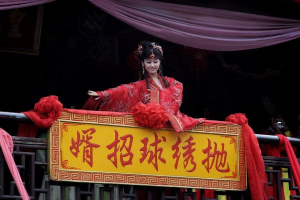 第一章天降绣球王腾结局