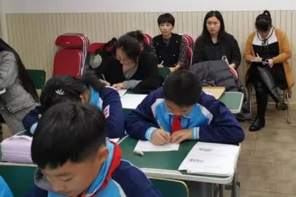 占上风造句短句