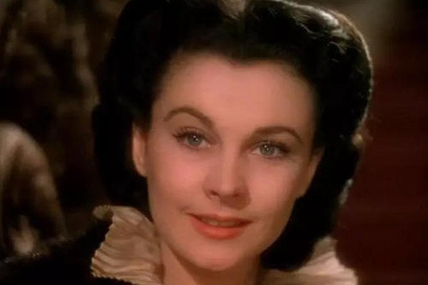 当年还是新人的费雯丽，为何能够打败赫本出演《乱世佳人》的女主角？