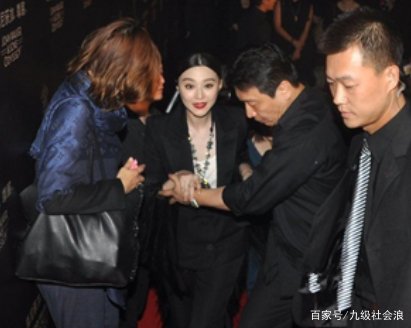 范冰冰真正的靠山：成龙都要礼让三分，就连洪金宝也不够格！他是谁？