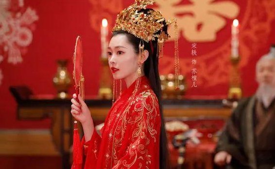 郭麒麟晒饭后甜点，引来19万网友围观，为何网友在“赘婿”里找到了答案？