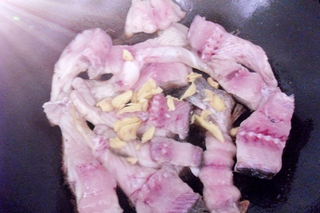 九门寨石锅鱼怎么做？