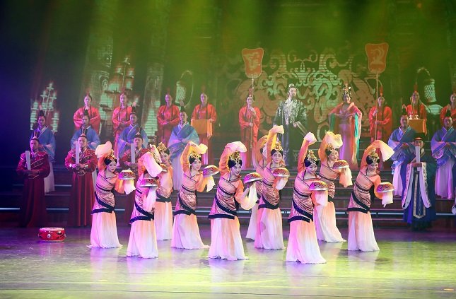 杭州西湖国风节演员掉下舞台,现场到底发生了什么?