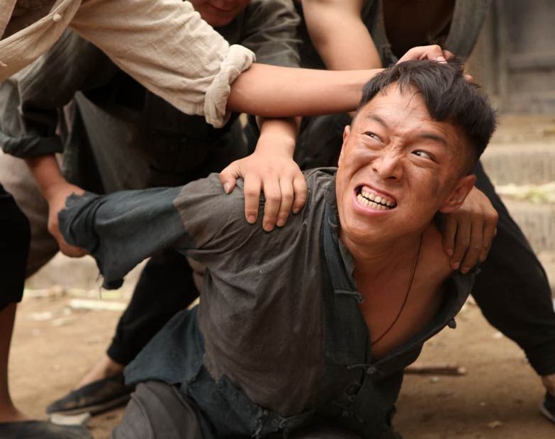 正道的光照在大地上,这句歌词谁能猜对是哪部电影里的歌词