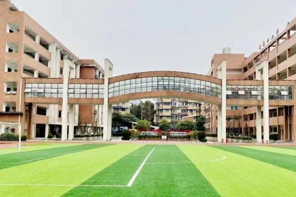 成都川师附中外国语学校好不好？