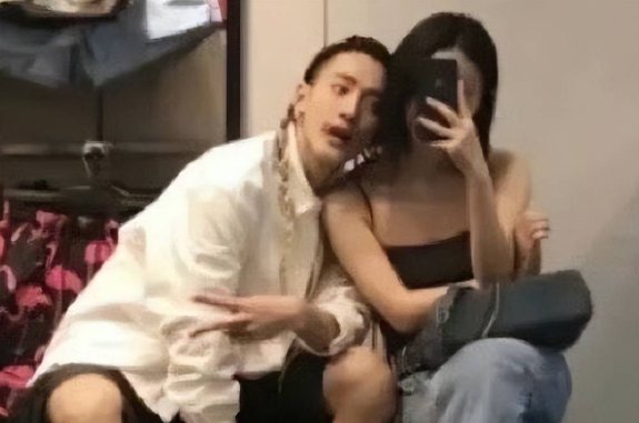 邓为前女友是谁？