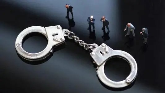 山东德州一男子涉嫌重大刑事案件在逃,警方对此有何说明?