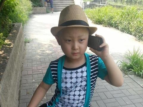 6岁上春晚，然后成为父母的提款机，8岁去世，邓鸣贺去世的原因是什么？