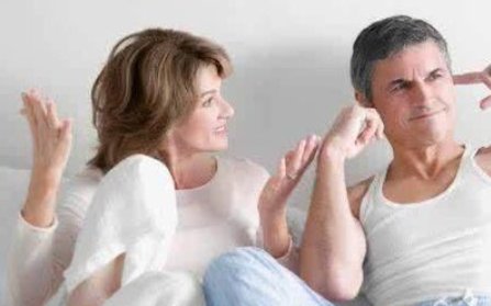 大连一女子婚内出轨又开车撞死丈夫，她的行为在法律中如何定性？