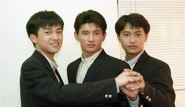 小虎队《青苹果乐园》的歌词？