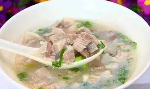 讨羊肉汤老人儿子发声：母亲言辞有些夸张，实际情况是怎样的？