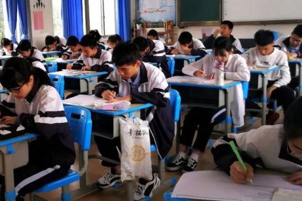 辽宁中考分数线多少分