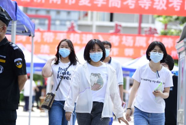 高考750分的三个人