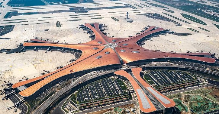 北京大兴国际机场回应钢管掉落事件，透露了哪些信息？