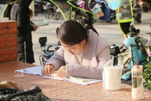 政史地三门课，想要提高分数，应该多刷题还是多背书？