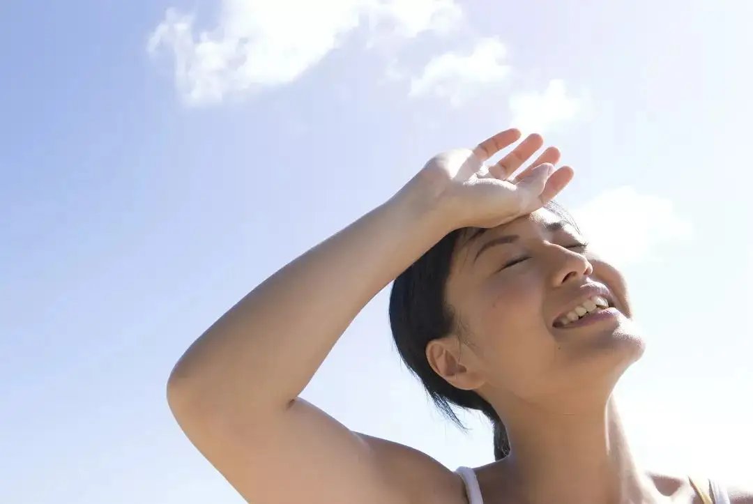 福建女孩做22页长沙旅游攻略,因太热没出酒店,天气炎热为何会使人变懒?