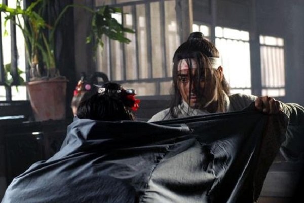 武松杀嫂的怪异行为，扯开潘金莲胸脯衣服，这是为何？