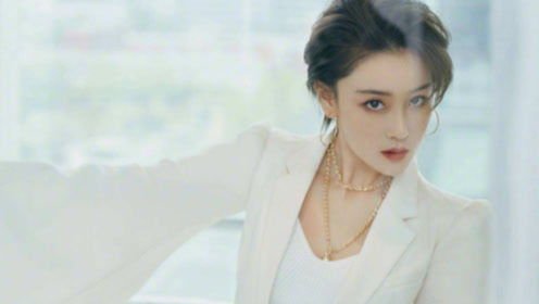 张馨予深夜梦到去世父亲，对镜头落泪表思念，她此前和父亲之间的关系如何？