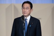 日本内阁官房长官感染新冠，曾与岸田文雄会面，岸田文雄目前情况如何？