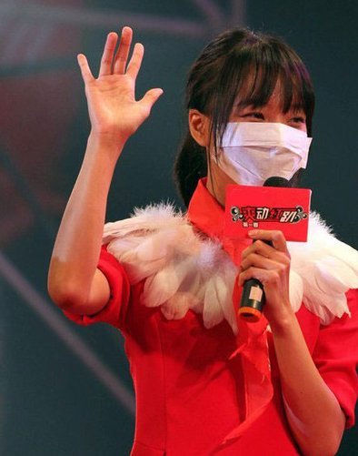 王珞丹在什么时候发生车祸？