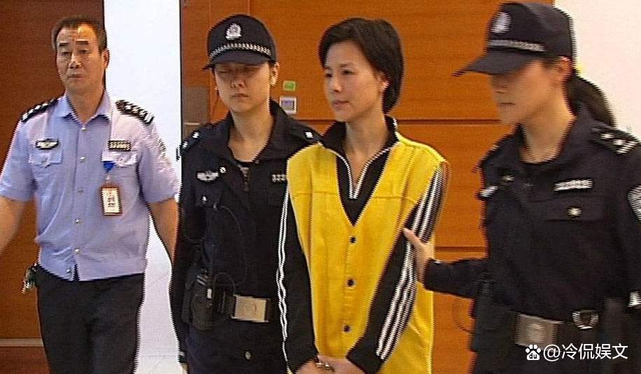 情夫想在车上发生关系，女子杀死情夫并报警，女子属于正当防卫吗？