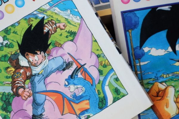 七龙珠里的特兰克斯是谁的儿子？