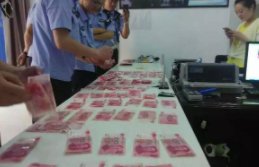 杭州夫妻深夜吵架，丈夫竟将1万多现金从楼上扔下，你如何看待他的行为？