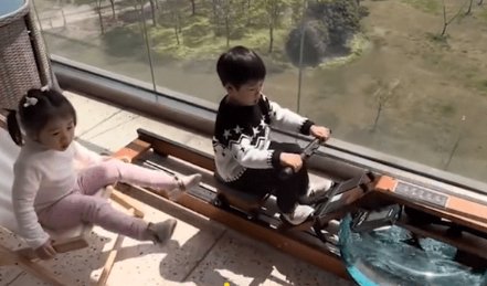 上海一家庭在阳台划船露营野餐，这是种什么样的体验？