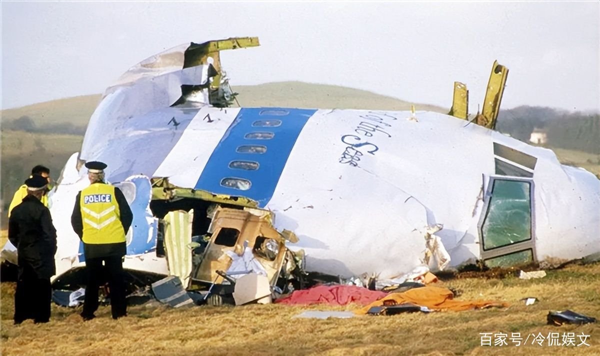 东航一客机失事，人一直都在飞机里，为何空难后却很难找到遇难者的遗体呢？