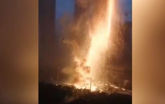 沈阳暴雨天降火龙劈向高楼是怎么回事？