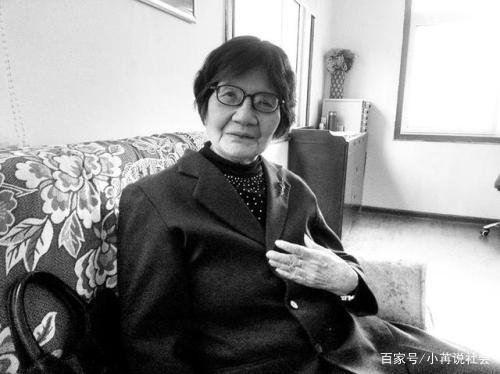 邻居每个月给1千，让我帮忙照顾他独居的80岁母亲，能答应吗？