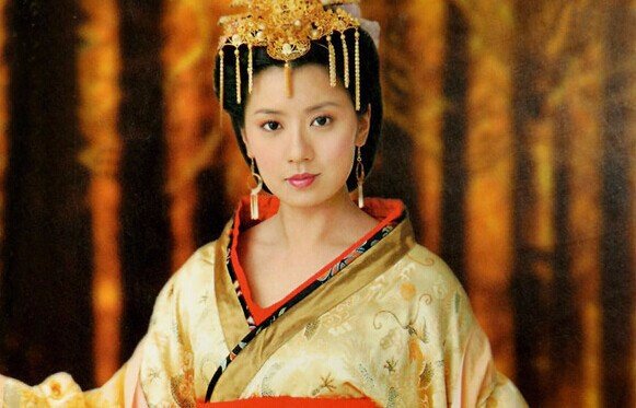 大家觉得哪位女明星穿汉服最漂亮？