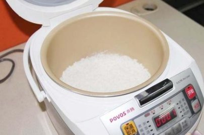 美的电饭煲FD402怎么热饭？