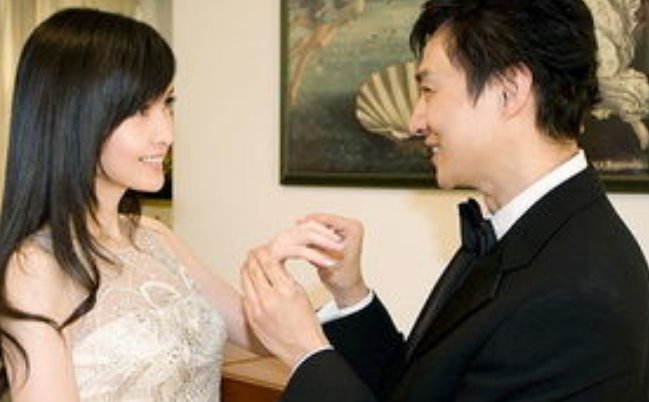 怎样看待周慧敏无视出轨传闻，分手信写成促成婚姻的情书？