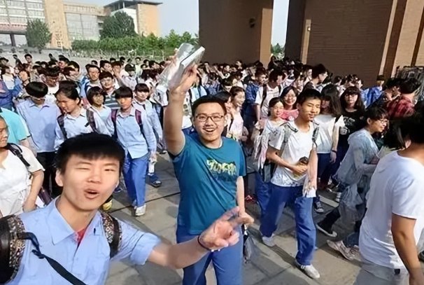 吉林省高考招生办的电话是多少？