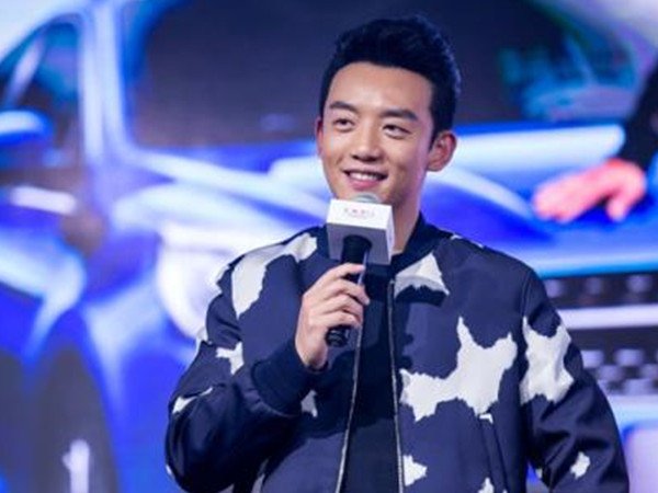 粉丝带录取通知书见郑恺，正能量的偶像会对粉丝有哪些影响？