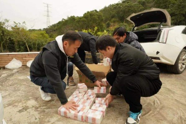 上海民警从地下挖出160万元现金，背后涉及了怎样的大案？