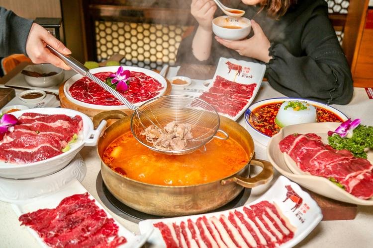 山东一女子吃火锅被服务员阿姨要求做儿媳，这名女子为何能被阿姨看中？