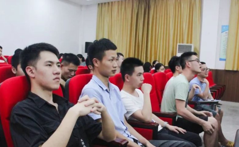 辽宁34岁研究生猝死，家属称被学校威胁，这是怎么回事？