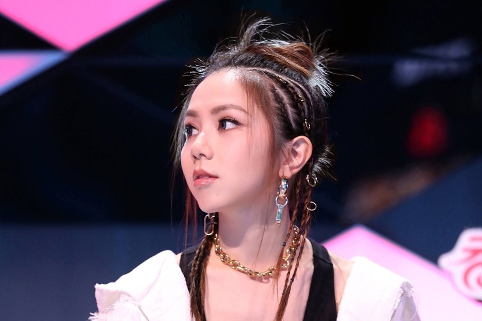 三天一小黑，七天一大黑，邓紫棋曾经为何成为全网黑对象？